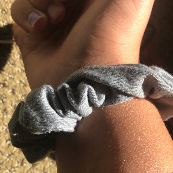 scrunchies -2 pack-claires - Picture 4 of 4